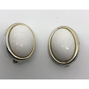 Vintage Clip On Earrings White Oval Plastic Marble Pattern Gold‎ & Silver Tone